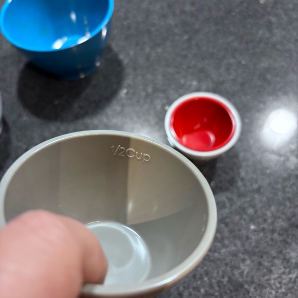 This is a Rachael Ray Melamine 5-piece Nesting Measuring Cup set. - Picture 4 of 8